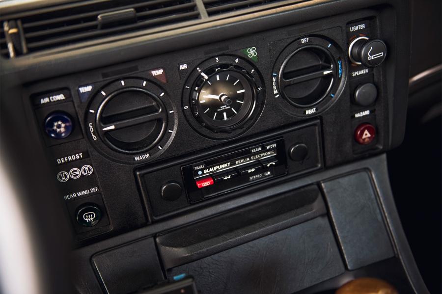 Детали интерьера BMW 733i 1978 года  (NA) (фото 3 из 33)